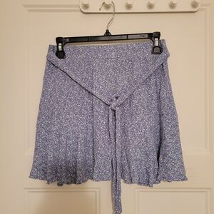 Blue and White Floral Patterned Skott